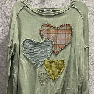 Mitto Shop trendy green sweatshirt with patchwork hearts